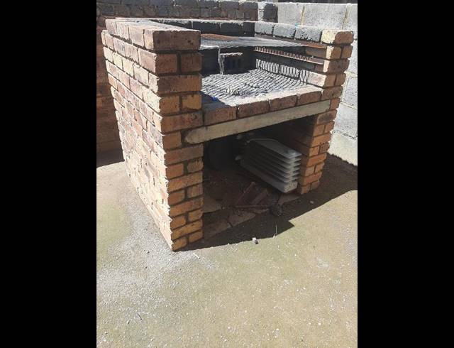 4 BEDROOM HOUSE FOR SALE IN TSAKANE EXT 8